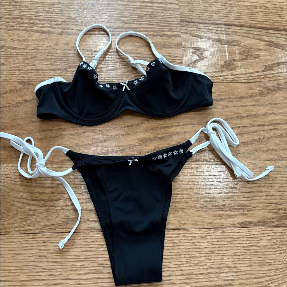 Frankie’s bikinis set